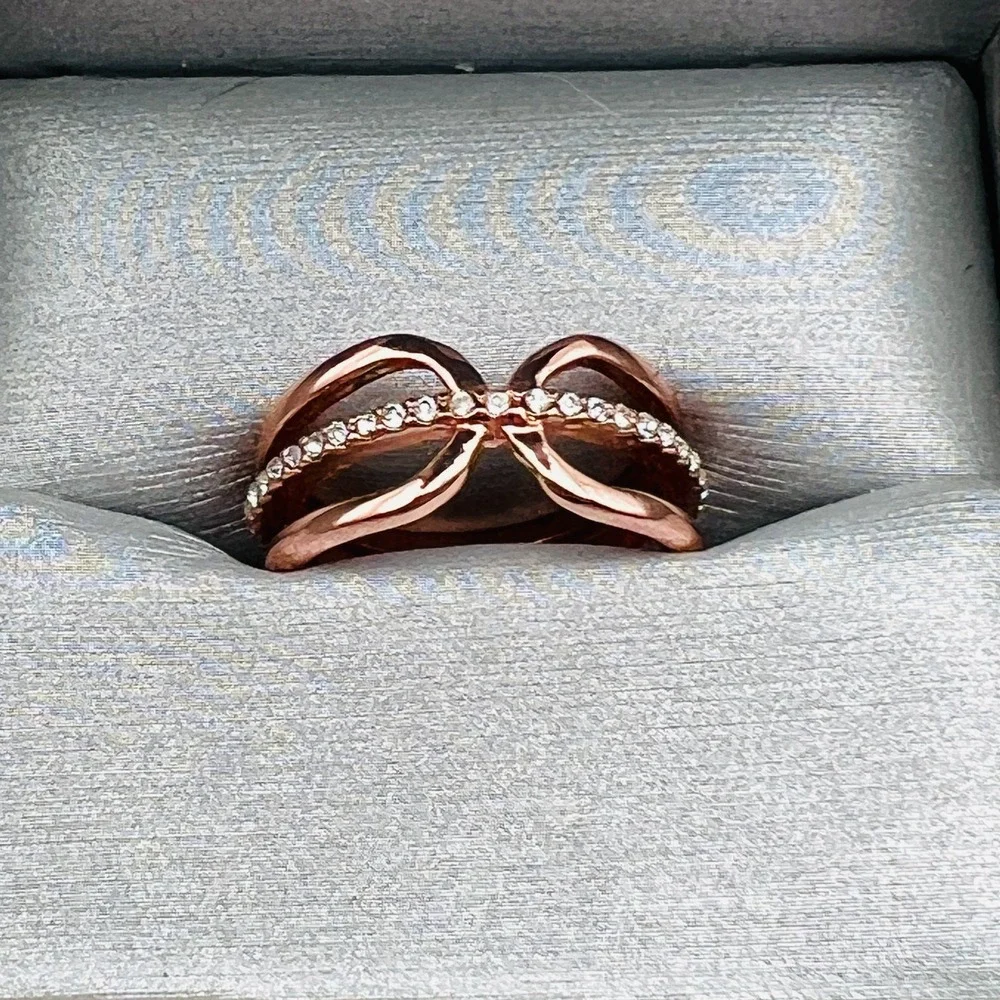 Rose Gold Tone Ring Band Size 7 Criss Cross Crystal Accent Classic Style